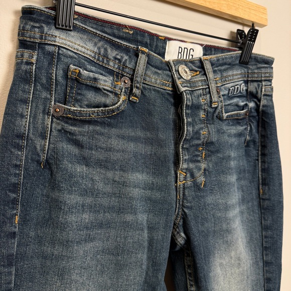 BDG Urban Outfitters Womens 24 Jeans Button Fly Boot Cut Dark Wash Classic Denim - Picture 5 of 15